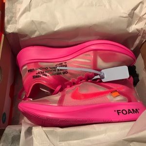 Zoom fly off white